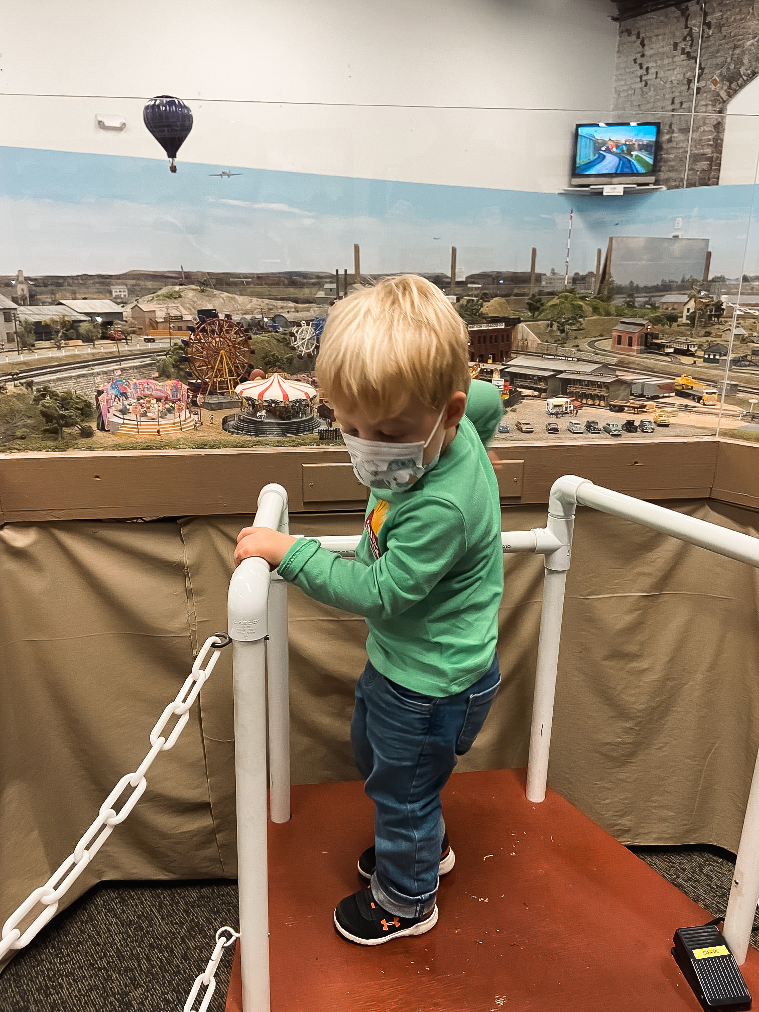 north-carolina-wilmington-train-museum-toddler-activity